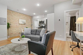 Refined 1BR Apt Close to Shops and Dining